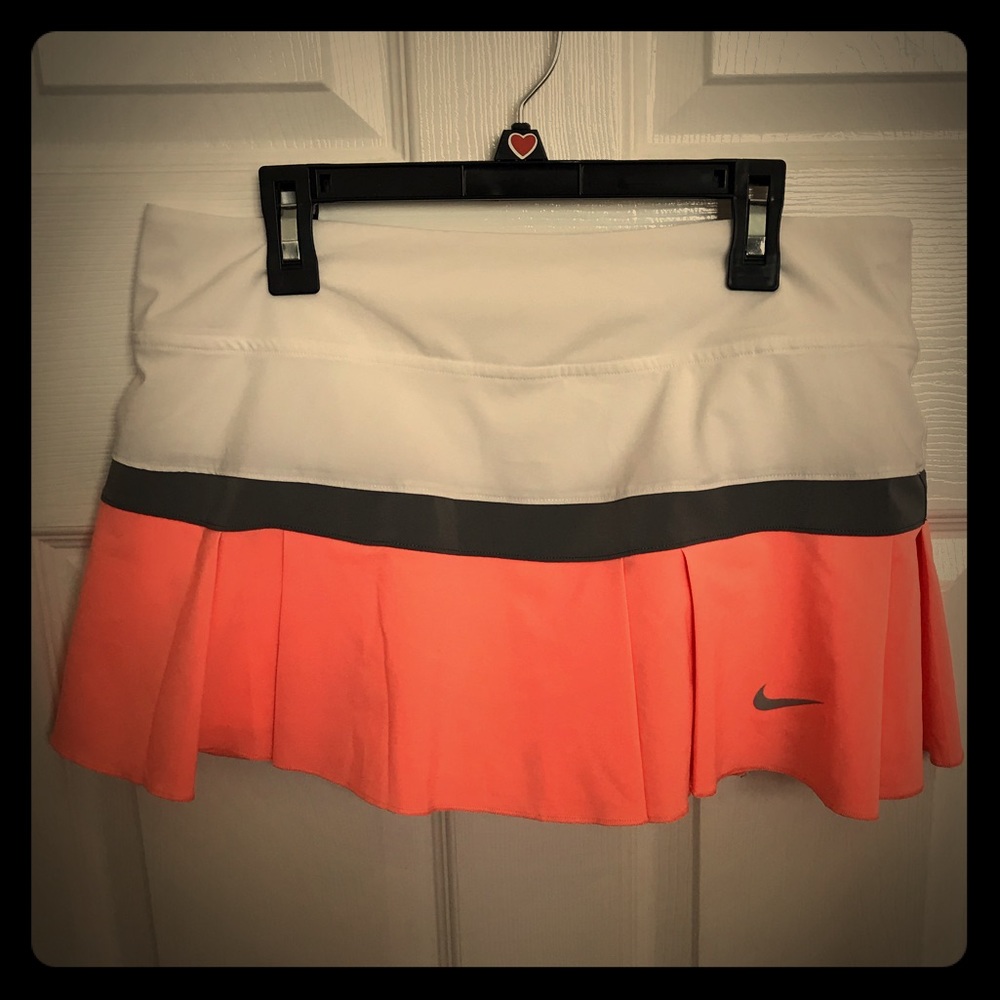 Nike coral & white tennis skirt w/ built in shorts